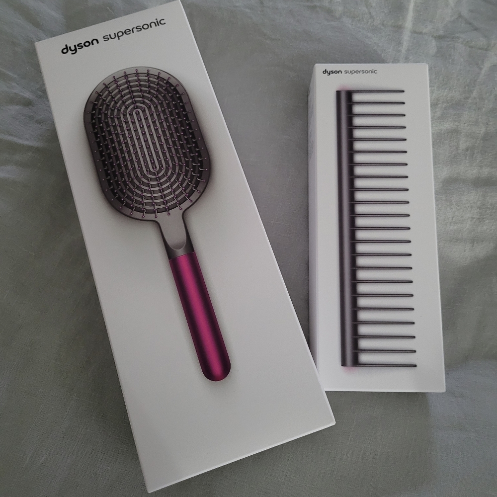 BNIB Dyson Paddle Brush & Detangling Comb Set (Fuschia)